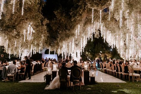 White Wedding Decor Outdoor Night, Weeding Garden Decoration, Wedding Ideas Glamorous, Big Garden Wedding, Hanging Garden Wedding, Wedding Party Lights, Glow In The Dark Wedding Reception, Night Time Wedding Reception, Night Time Garden Wedding