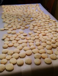 Peppermint Cookie Recipe, Peppermint Cookie, Sour Cream Cookies, Mennonite Girls Can Cook, Mennonite Recipes, Cream Cookies, Peppermint Cookies, Amish Recipes, Drop Cookies