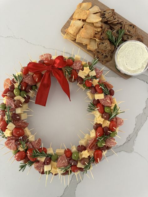 Charcuterie Wreath — ConVino Board Wreath Charcuterie, Charcuterie Wreath, Christmas Meat, Christmas Reef, Christmas Pajama Party, Brie Recipes, Christmas Recipes Appetizers, Olive Relish, Holiday Party Foods