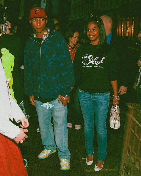 Pharrell Williams Aesthetic, 2000s Boys Fashion, Vashtie Kola, Williams Aesthetic, Trainers Outfit, 2000s Girl, 90s Hip Hop Fashion, Clubbing Aesthetic, Hip Hop Art