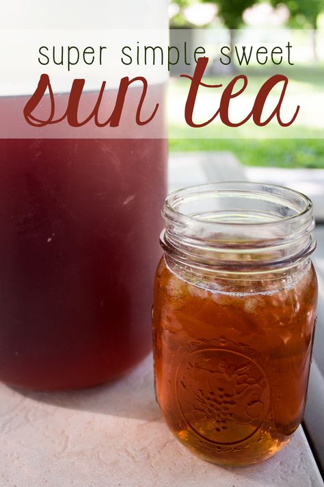 Simple Sweet Sun Tea - Mama Plus One Sun Sweet Tea Recipe, Sun Tea Recipe, Sun Tea Recipes, Sweet Tea Recipe, Homemade Tea Recipes, Pear Bread, Chicken Casserole Dinners, Sweet Tea Recipes, Caramelized Bacon