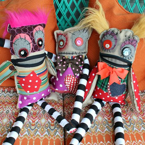 These no sew Monster Dolls are a gre at way to use up old scraps and damaged clothes.  Also, if you're not super familiar with sewing glues, here's a chance to t… Damaged Clothes, Scrap Fabric Crafts, Ugly Dolls, Monster Dolls, Fabric Toys, Scrap Fabric, Voodoo Dolls, Leftover Fabric, Doll Tutorial