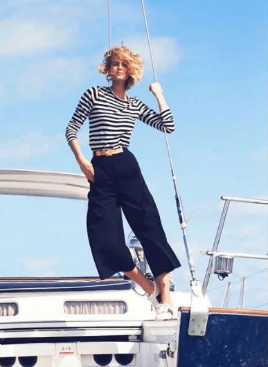 Do not choose a tacky outfit. Avoid tight skirts/shorts. Avoid high heels. Keep your outfit simple. Do not overdo your style. What To Wear On A Boat, Nautical Chic, Nautical Outfits, Boat Fashion, Toni Garrn, Boating Outfit, Sailor Fashion, Sailing Outfit, Outfit Trends