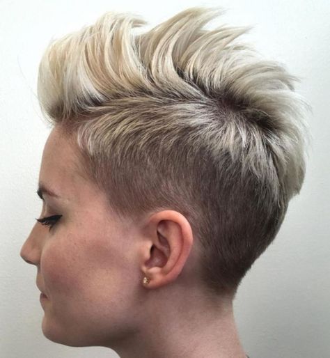 Best Undercut Hairstyles, Female Mohawk, Mohawk Hairstyles For Women, Short Mohawk, Natural Dark Hair, Mohawk Haircut, Undercut Hairstyles Women, Mohawk Styles, Edgy Pixie Cuts