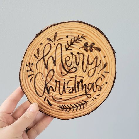 Woodburning Christmas Gift Ideas, Woodburning Ideas Christmas, Christmas Woodburning Designs, Pyrography Christmas Decorations, Wood Burned Ornament, Wood Burn Art Ideas, Christmas Pyrography Ideas, Woodburning Christmas Ornaments, Woodburned Christmas Ornament