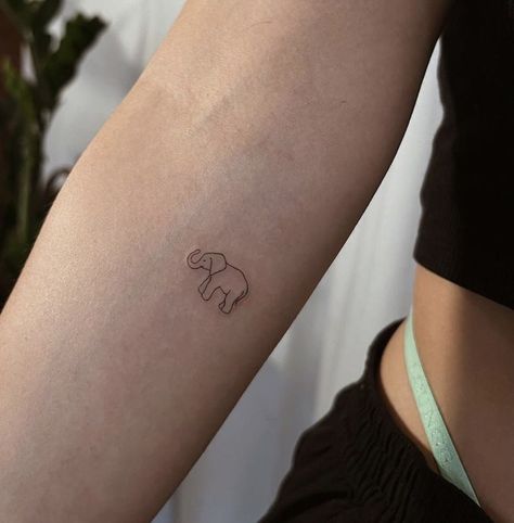 Elephant Collar Bone Tattoo, Small Minamlistic Tattoos, Mini Elephant Tattoo Simple, Tattoo Ideas Thailand, Elephant Friendship Tattoo, Cute Elephant Tattoos For Women, Elephant Simple Tattoo, Small Elephant Tattoos For Women, Minimalistic Elephant Tattoo