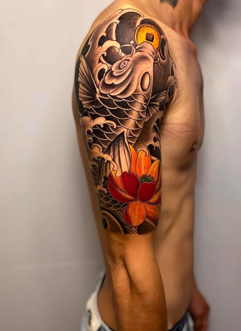 Japanese Upper Arm Tattoo, ငါးကြင်း Tattoo, Tattoo Coverups, Tato Realis, Traditional Japanese Tattoo Sleeve, Japanese Koi Fish Tattoo, Koi Tattoo Sleeve, Japanese Tattoos For Men, Tattoo 2023