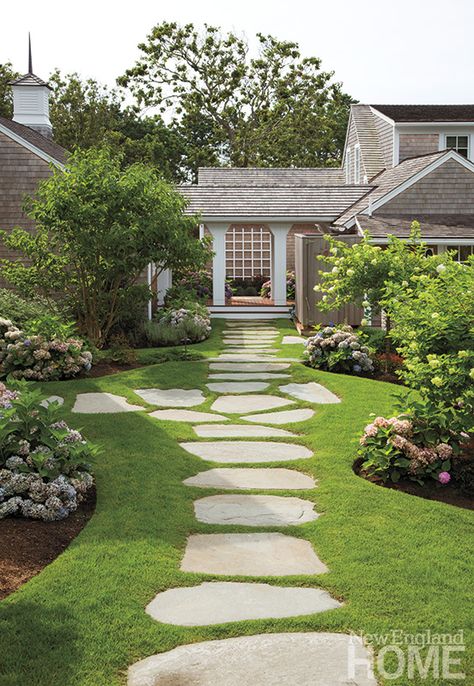 Traditional | New England Home Magazine Arborvitae Hedge, Skyrocket Juniper, Front Yard Walkway, Stepping Stone Pathway, Walkway Landscaping, Garden Walkway, Stone Path, Have Inspiration, Garden Pathway