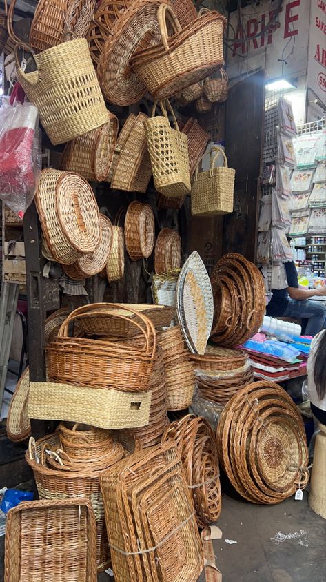 Mumbai Chor Bazaar, Desi Aesthetic, Mumbai, Desi, Stuff To Buy, Quick Saves