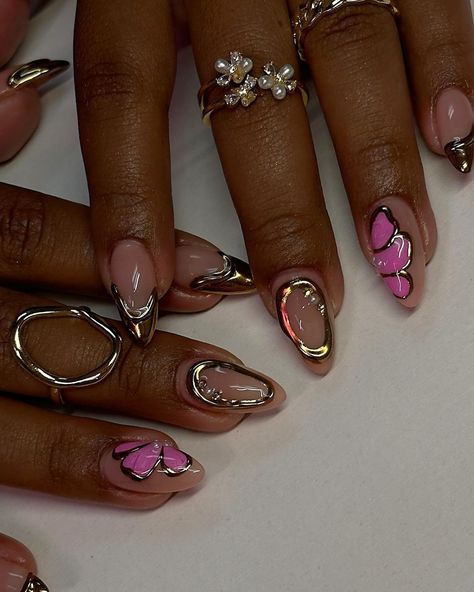 Edith✨️ | GEL-X EDUCATOR | TRAININGS | Brea, CA 📍 (@chibimoon.nails) • Instagram photos and videos Long Nails With Two Short Ones, Almond Classy Nails Designs, Nail Ideas With Pink, Medium Nails Design, Trending Nail Designs 2024, Ghana Nails, Chrome Almond Nails Designs, Nail Almond Design, Hard Gel Nails Natural