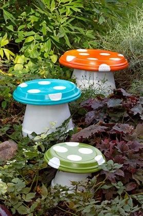 Fun Garden Projects, Garden Mushrooms, Outdoor Crafts, Yard Project, Clay Pot Crafts, Diy Garden Projects, Backyard Projects, Garden Crafts, The Grass