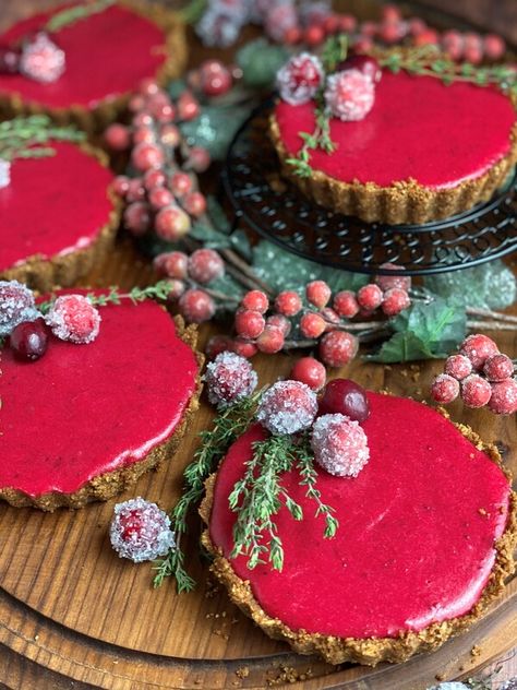 Cranberry Gingersnap Tarts - Snowflakes & Coffeecakes Cooking School Homestead Breakfast, Cranberry Curd, Cookie Tart, Chewy Ginger Cookies, Cranberry Tart, Family Favorite Recipes, Best Food Recipes, Curd Filling, Lemon Curd Filling