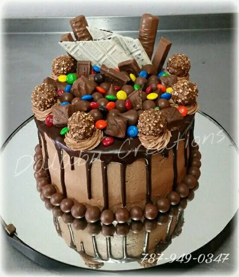 Chocolate Candy Birthday Cake Ideas, Chocolate Cake With Candy On Top, Chocolate Bar Cake Decoration, Nutella Birthday Cake Ideas, Chocolate Bday Cake Decoration, Pretty Birthday Cakes Chocolate, Candy Bar Cakes, Candy Bar Birthday Cake, Chocolate Cake Design Ideas