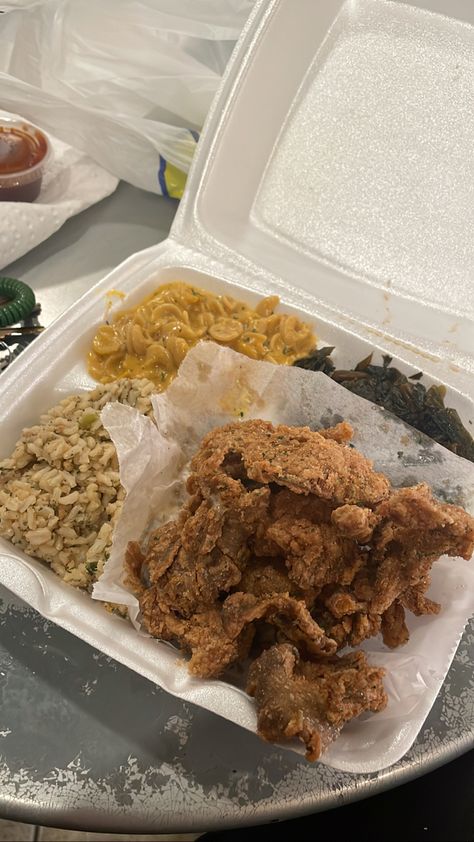 A platter of fried mushrooms, dirty rice, mac and cheese, and collard greens from Soul Food Vegan in Houston, TX. Military Food, Pictures Of Soldiers, Senator Styles For Men, Meal Ready To Eat, Senator Styles, Iphone Storage, Animation Wallpaper, Dirty Rice, Army Training