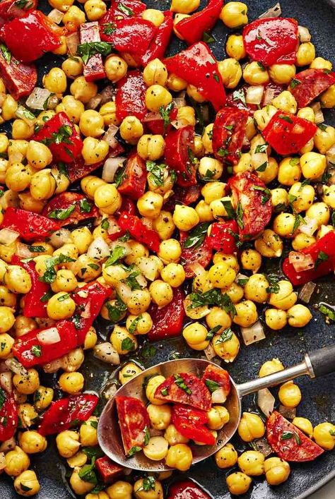 This quick chickpea salad recipe features Spanish chorizo, roasted red bell peppers, and an apple cider dressing for an easy lunch or potluck side dish. Tofu Croutons, Cider Dressing, Apple Cider Dressing, Chickpea Salad Recipe, Spanish Chorizo, Potluck Side Dishes, Bacon Potato Salad, Cooking Dried Beans, Chickpea Salad Recipes