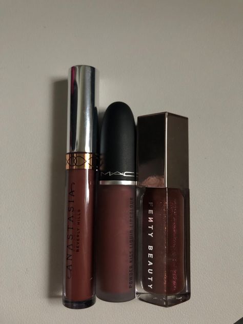 Brown Lip Gloss Aesthetic, Brown Lipgloss Aesthetic, Brown Lip Products, Brown Lipstick Aesthetic, Brown Lippies, Brown Glossy Lips, Brown Makeup Products, Brown Red Lipstick, Nude Brown Lipstick