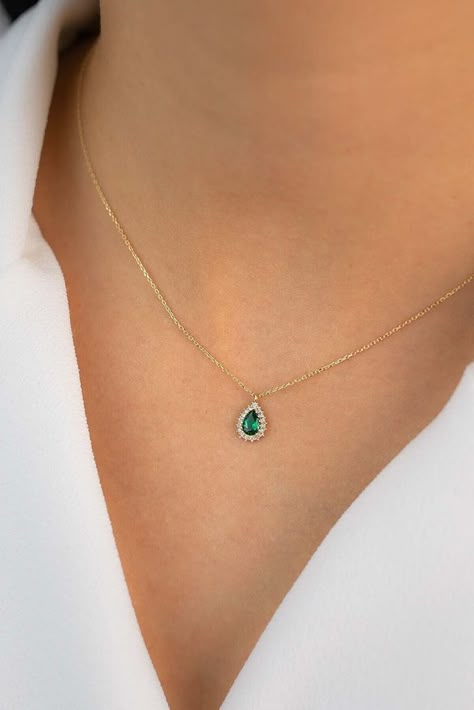 Emerald Drop Necklace, Emerald Jewelry Necklace Gold, Gold Necklace Emerald, Emerald Jewelry Necklace, Green Gold Necklace, Emerald Green Jewelry, Small Pendant Necklace, Jewelry Necklace Simple, Emerald Green Necklace