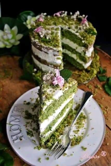 Moss Cake, Spinach Cake, Cute Baking, Piece Of Cake, Sugar Rush, Food Cakes, Pretty Cakes, Wedding Food, Cute Cakes