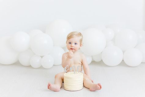 All white cake smash photoshoot complete with white balloon garland | CB Studio White Balloon Cake Smash, Balloon Arch Cake Smash, White Cake Smash Photoshoot, All White Cake Smash Photoshoot, Smash Cake Studio Session, Balloon Garland Cake Smash, White First Birthday Photoshoot, Neutral 1st Birthday Photoshoot, Simple White Smash Cake