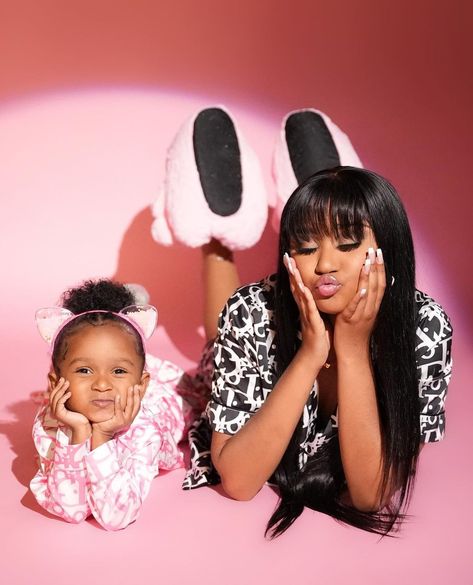 God Mother And God Daughter Photoshoot, Mommy And Daughter Birthday Photoshoot, Mommy Daughter Photoshoot, Mommy Daughter Photos, Daughter Photoshoot, Mother Daughter Photoshoot, Cute Pregnancy Pictures, Mommy And Me Photo Shoot, Valentines For Daughter