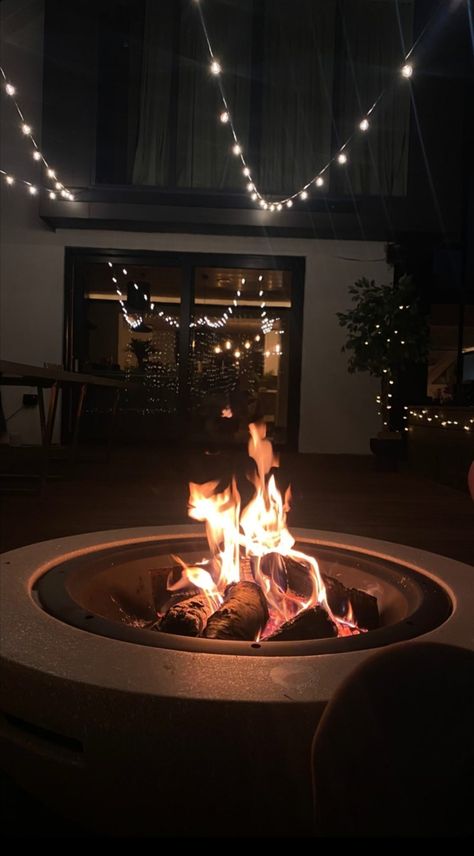 Fire Pit Aesthetic, Winter Fire Pit, Fire Pit Night, Fire Snap, Foto Insta, Passport Pictures, Vintage Paper Background, Birthday Wallpaper, Science Notes