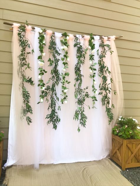 Kitchen Tea Photo Booth Ideas, Eucalyptus Photo Backdrop, Greenery Shower Decor, Photo Booth Baby Shower Ideas, Bridal Shower Background Ideas, Decorations For Engagement Party At Home, Diy Boho Bridal Shower Decor, Bridal Shower Greenery Theme Decor, Bridal Brunch Backdrop