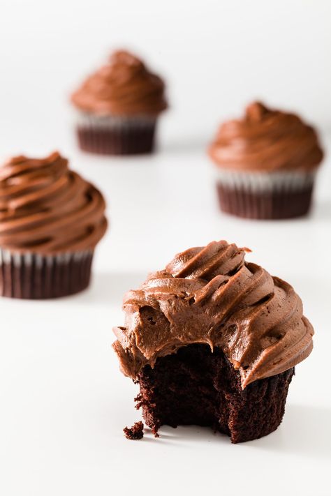 The Best Chocolate Cupcakes Recipe via @cupcakeproject Chocolate Mousse Frosting, Chocolate Cupcake Recipe, Cupcake Project, Best Chocolate Cupcakes, Savory Cakes, Oreo Cupcakes, Cupcake Recipes Chocolate, Chocolate Cream Cheese, Cupcake Recipe