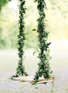 Une balançoire de Printemps... #TheBeautyHours Bride And Breakfast, Green Ivy, Fairy Wedding, Wedding Inspiration Board, Midsummer Nights Dream, Lavender Wedding, Green Wedding, Garden Inspiration, Garden Wedding