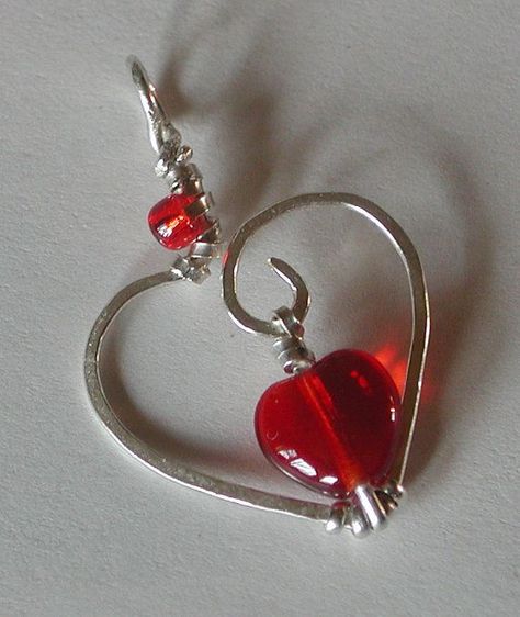 Heart Pendant hand forged sterling with red Czech glass heart bead and seed bead.: Wire Jewelery, Wire Heart, Bead Diy, Bijoux Fil Aluminium, Rustic Romance, Diy Wire Jewelry, Wire Work Jewelry, Handmade Wire Jewelry, Work Jewelry