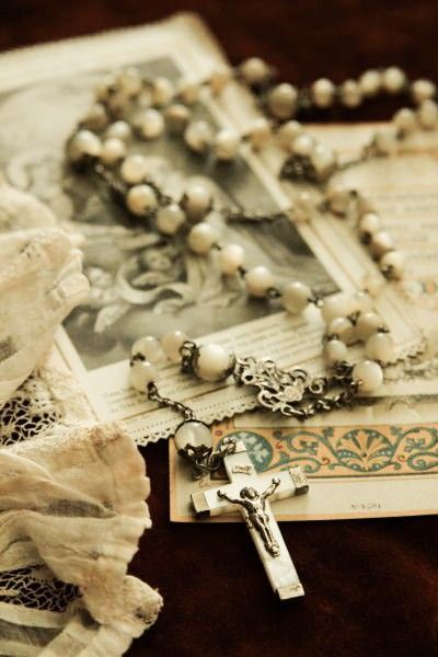 Rosary Photography, Catholic Photography, Catholic Core, Roman Catholic Art, Church Aesthetic, Catholic Images, Holy Rosary, Bible Time, Cascade Bouquet