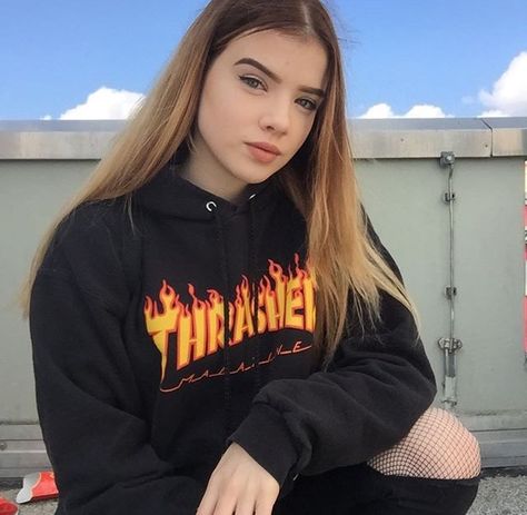 Pinterest : @juliaeloysi | juh silva🌻 Thrasher Outfit, Thrasher Sweatshirt, Thrasher Hoodie, Thrasher Magazine, Trendy Swimwear, Tumblr Boys, Grunge Style, Edgy Outfits, Sportswear Women