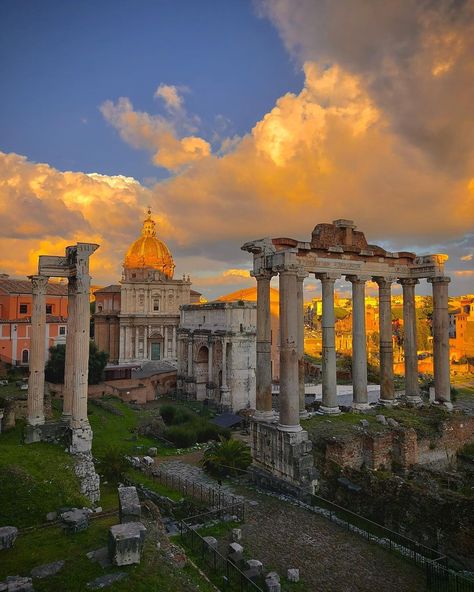 Ruins of the Roman Empire - Fori Imperiali 💫💛☀️ #rome #roma #lazio #eternalcity #history #travel #holiday #food Rome Landmarks, Roman Empire Aesthetic, Rome Vibes, Maddie Aesthetic, Rome Ruins, Roma Aesthetic, Ancient Rome Aesthetic, Rome Sights, Rome Pictures