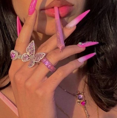 Pink Blunts, Pink Tumblr Aesthetic, Pretty Pink Princess, Pastel Pink Aesthetic, Pink Girly Things, Pink Vibes, Puff And Pass, Pink Paper, Rich Girl