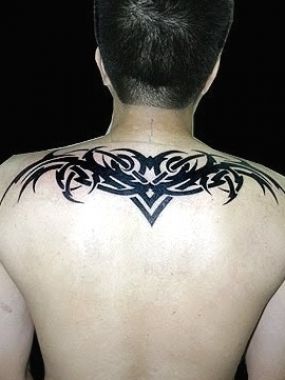 Upper Back Tattoos For Guys, Middle Of Back Tattoo, Upper Back Tattoo, Back Tattoo Designs, Small Back Tattoos, Cool Back Tattoos, Upper Back Tattoos, Tattoo Back, Mens Shoulder Tattoo