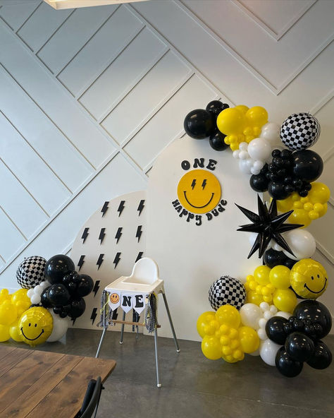 Balloons by Lollipop Balloons One Happy Dude Photo Backdrop, One Happy Dude Arch Backdrop, One Happy Dude Balloon Garland, One Happy Dude Balloons, Happy One Birthday Theme, One Happy Dude Balloon Arch, One Happy Dude Backdrop, Simple 1st Birthday Party Boy, Lollipop Balloons