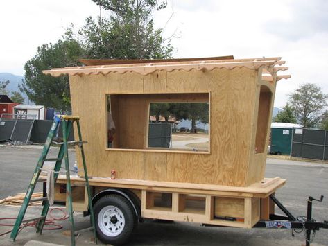 Instructable on how to build a "Renaissance faire" vardo Mobile Vendor, Mobile Coffee Shop, Mobile Food Cart, Wedding Trailer, Food Cart Design, Food Truck Design, Coffee Carts, Food Trailer, Mobile Bar