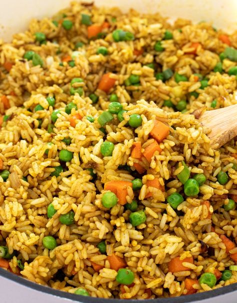 Curry Fried Rice, Carrot Curry, Rice And Veggies, Red Curry Chicken, Rice Cooker Recipes, Easy Curry, Curry Rice, Leftover Rice, Sauteed Veggies