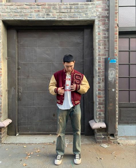 Vintage Letterman Jacket Outfit, Maroon Jacket Outfit, 90s Style Varsity Jacket For Winter Streetwear, Vintage Varsity Jacket With Baseball Collar For Streetwear, Maroon Varsity Jacket, Red Retro Varsity Jacket For Streetwear, Vintage Red Varsity Jacket For Streetwear, Letterman Jacket Outfit, 2000s Looks