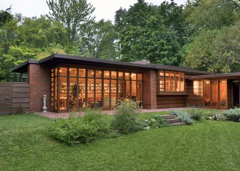 Herbert and Katherine Jacobs House by Frank Lloyd Wright. Usonian Architecture, Therme Vals, Usonian Style, Frank Lloyd Wright Usonian, Usonian House, Lloyd Wright Architecture, Frank Lloyd Wright Buildings, Frank Lloyd Wright Architecture, Frank Lloyd Wright Design