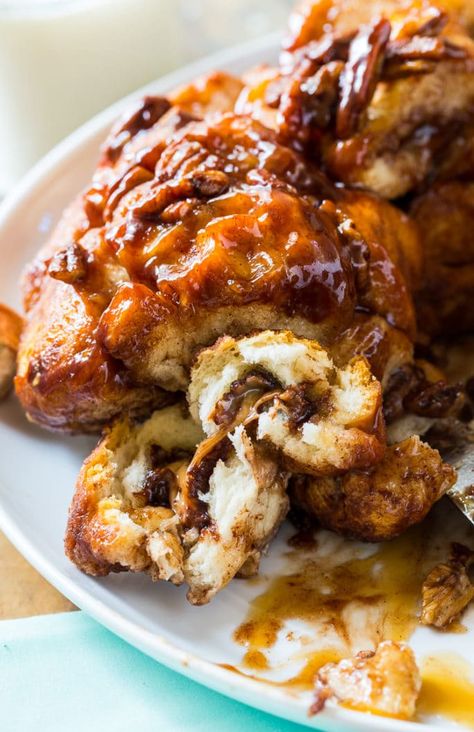 Chocolate-Caramel Monkey Bread- stuffed with rolo candies. Chocolate Caramel Candy, Caramel Monkey Bread, Amish Friendship Bread Starter Recipes, Savory Monkey Bread, Friendship Bread Starter, Bundt Recipes, Caramel Rolls, Slider Sandwiches, Chocolate And Caramel