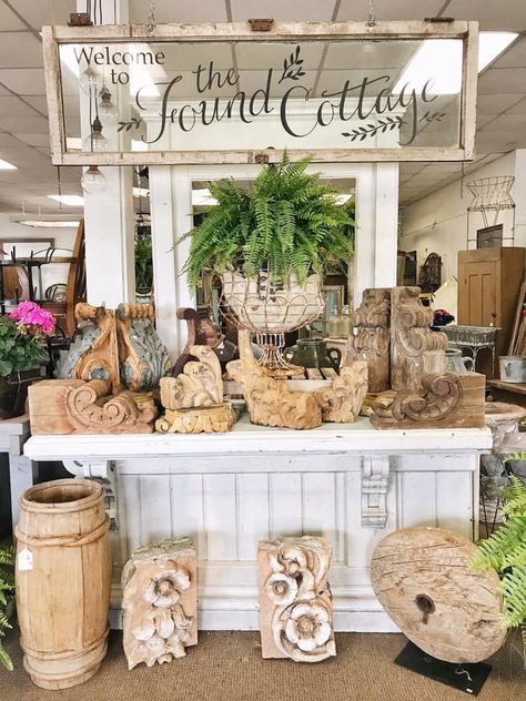 Found Cottage, The Found Cottage, Junk Chic Cottage, Vintage Booth Display, Antique Booth Ideas, Store Design Boutique, Farm Store, Craft Booth Displays, Boutique Display