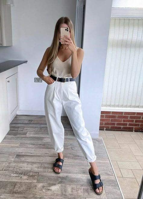 Outfit Elegantes, Classic Style Outfits, Outfit Primavera, Italy Outfits, Black Slides, Outfit Mujer, Elegante Casual, Streetwear Fashion Women, Casual Chic Outfit