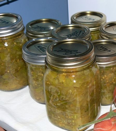 AMISH GREEN TOMATO RELISH Canning Green Tomatoes, Green Tomato Salsa, Green Tomato Relish, Jalapeno Relish, Green Tomato Recipes, Canning Pickles, Canning Vegetables, Canned Food Storage, Tomato Relish