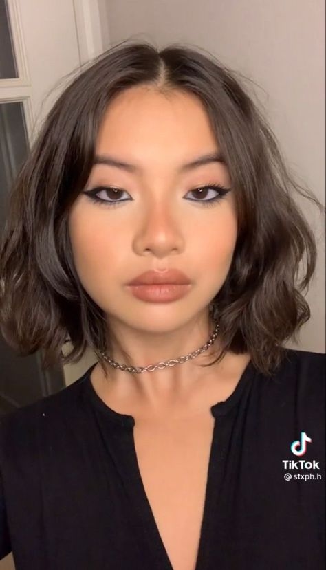 Cocktail Attire Makeup, Stxph.h Haircut, Short Hair Makeup Look, Latina Hairstyles Short, Prom Short Hairstyles, Short Prom Hair, Short Hair Prom, Short Hair Makeup, Asian Short Hair