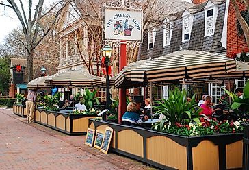 Living History Museum, Williamsburg Va, College Town, Colonial Williamsburg, Best Places To Eat, Blue Ridge, Places To Eat, Vacation Spots, Small Towns