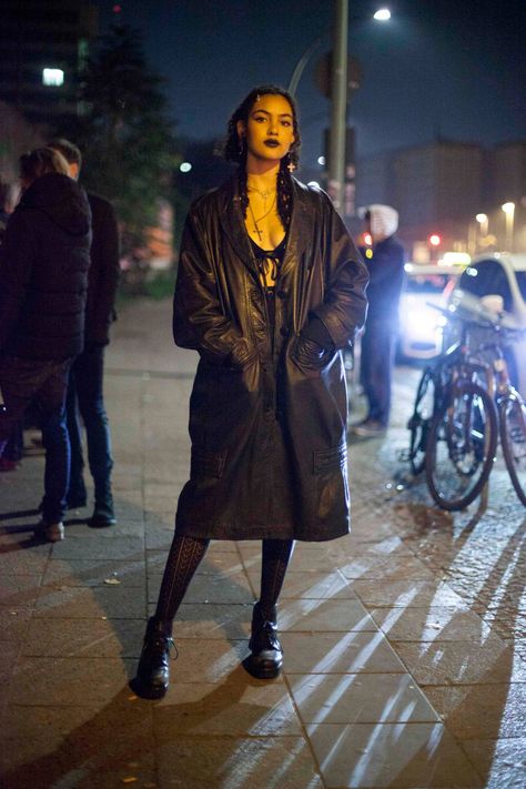 Italian Street Style, Berlin Rave, Berlin Street Style, Berlin Techno, Rave Aesthetic, Berlin Fashion Street, Rihanna Street Style, Gigi Hadid Street Style, Techno Outfit