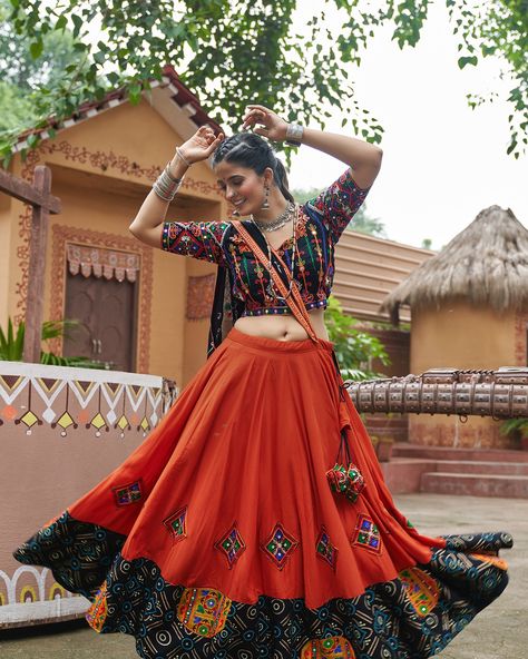 Moderate orange and black navratri lehenga with embroidery and mirror work with viscose rayon dupatta to draped in your style in this navratri festival ✨🧡 SHOP NOW 🛍️ gotifab.com [lehengacholi, navratri lehengas, navratri collection, garba outfits, navratri chaniya choli, lengha choli] #lehengacholi #navratrilehenga #navratricollection #chaniyacholis #garbaoutfits Dupatta Draping Styles, Dupatta Draping, Embroidery Mirror Work, Garba Outfit, Lehenga Choli Latest, Navratri Lehenga, Garba Dress, Orange Lehenga, Mirror Work Lehenga