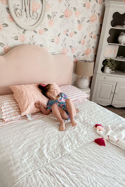 Girls Bedroom Decor // Big Girl Bed // Girls Bedroom Idea Toddler Girl Full Size Bed Ideas, Toddler Girl Room Full Size Bed, Girls Full Size Bed Ideas, Queen Bed Toddler Room, Kids Full Size Bed Ideas, Toddler Mattress On Floor, Girls Full Bed, Toddler Girl Bedding, Big Girl Bed