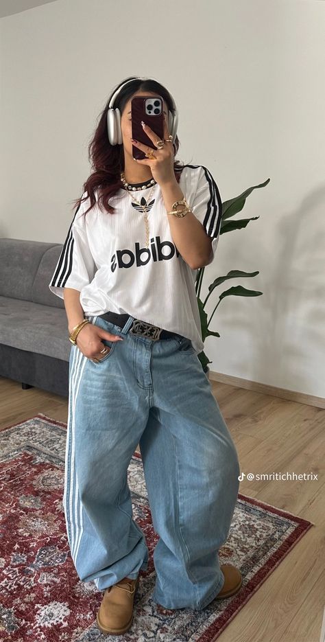 Jorts Women Outfits Y2k, Mid Size Outfits Streetwear, Vintage Shirt Outfit Oversized, Es Hardy Outfit, 2yk Style, 90s Style Baggy Streetwear Pants, 90s Style Baggy Cargo Jeans For Streetwear, Spring Streetwear Outfits, Baggy Vintage Cargo Jeans For Streetwear