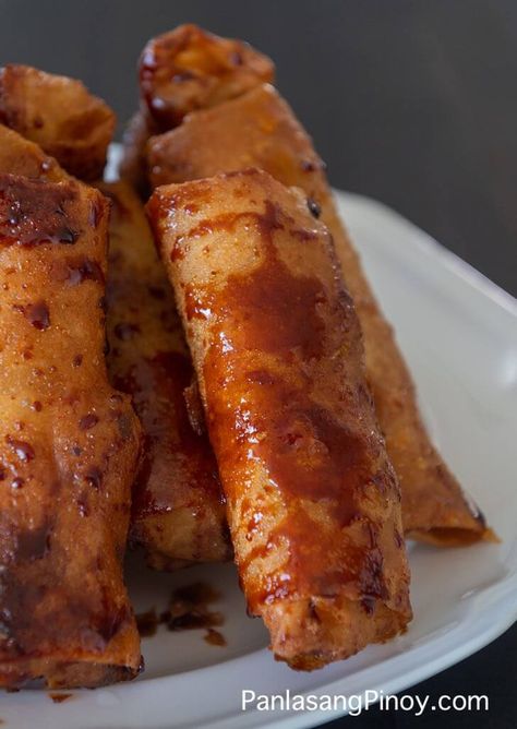 Banana Turon Filipino Desserts, Filipino Banana Lumpia, Filipino Fried Banana, Banana Lumpia Recipe Filipino, Banana Que Filipino, Turon Recipe Filipino Desserts, Filipino Meryenda, Banana Lumpia Recipe, Turon Banana